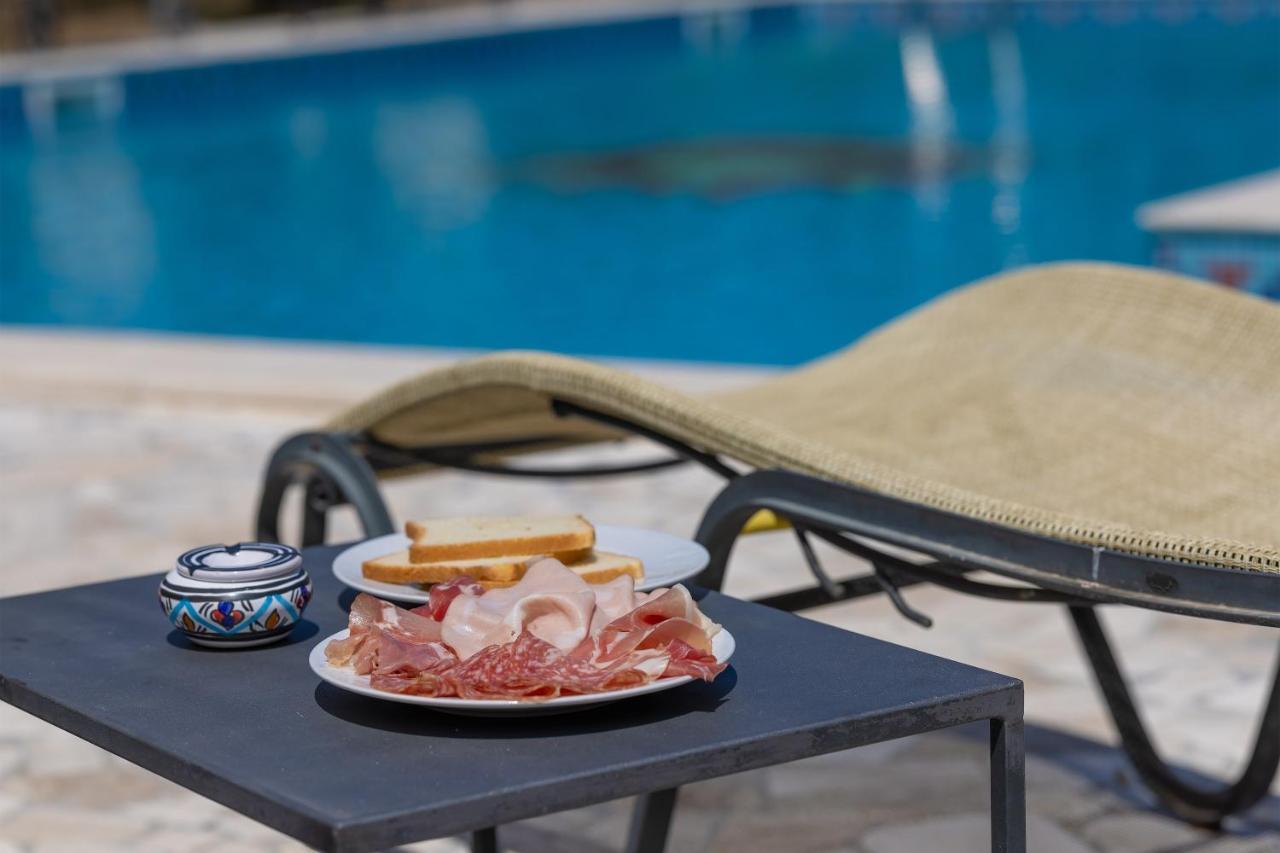 مبيت وإفطار أودجانو لا كييزا Casa Ulmi Con Piscina المظهر الخارجي الصورة