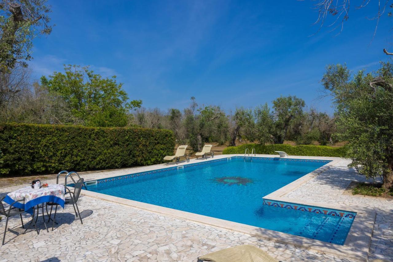 مبيت وإفطار أودجانو لا كييزا Casa Ulmi Con Piscina المظهر الخارجي الصورة