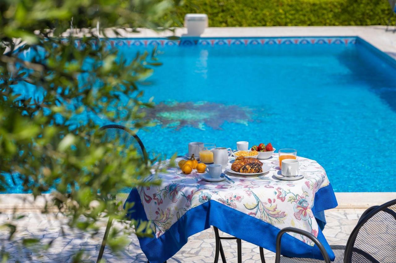مبيت وإفطار أودجانو لا كييزا Casa Ulmi Con Piscina المظهر الخارجي الصورة